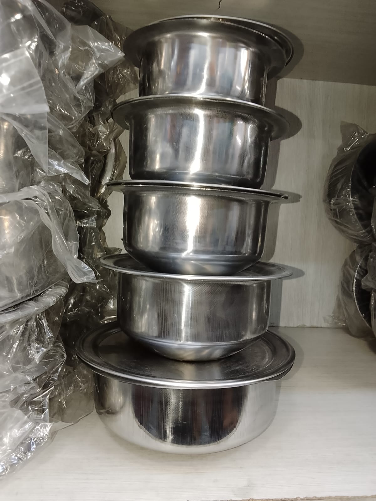 Bowl Set with Lids