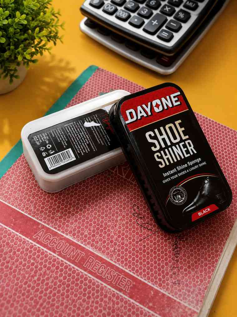 Day One Shoe Shiner - Instant Shine Sponge (Black)